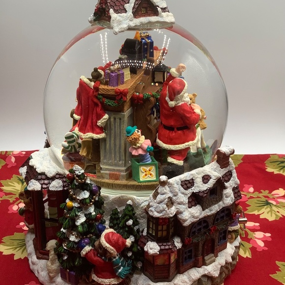 Large Vintage Kirkland Musical/Revolving Christmas Waterglobe. Original Box. - Picture 4 of 11